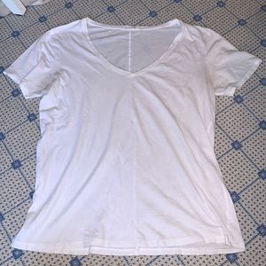 White rag & bone v neck tshirt *SOLD*